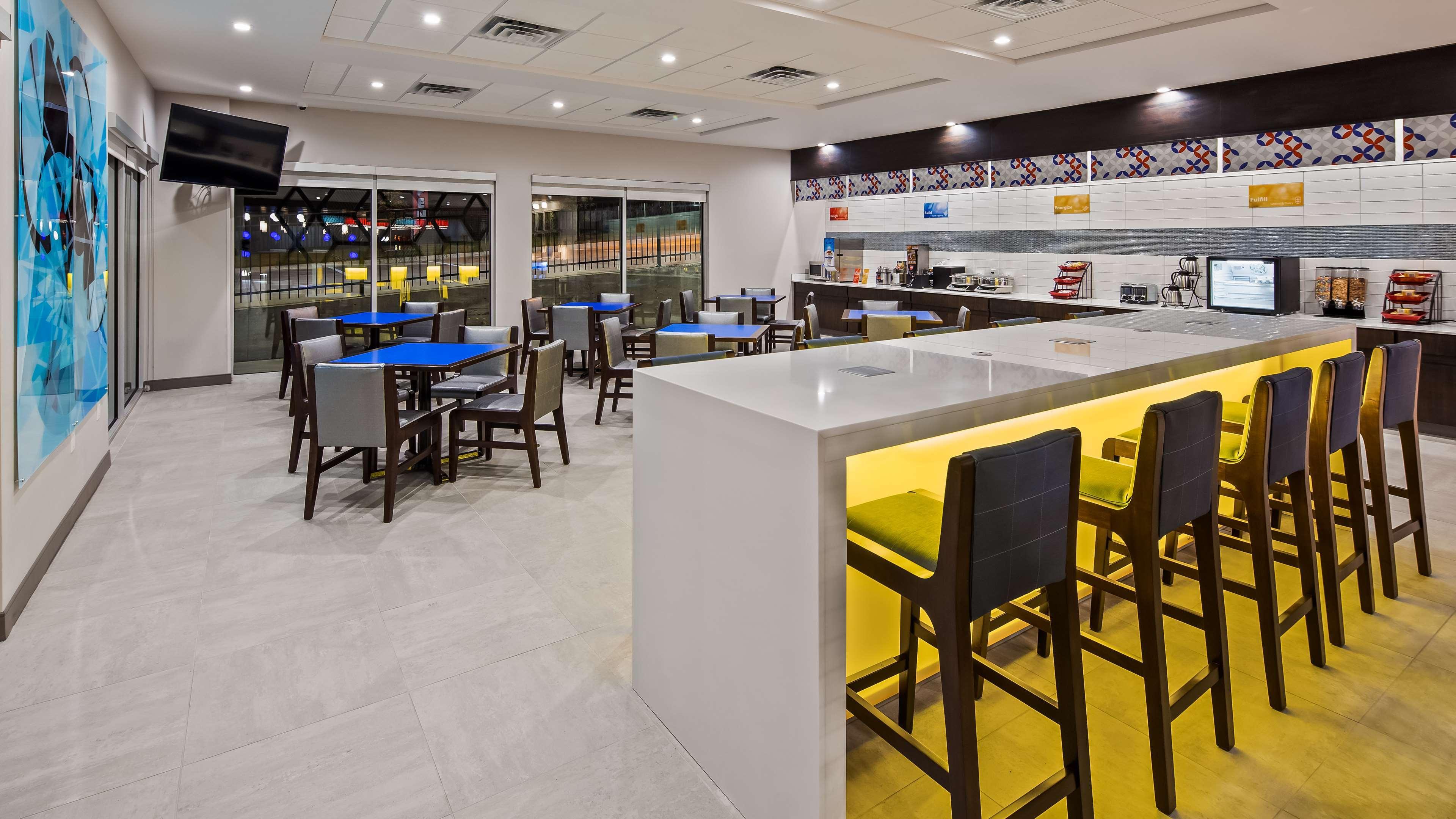 塔尔东66号线格洛贝斯特韦斯特酒店 卡图萨 外观 照片